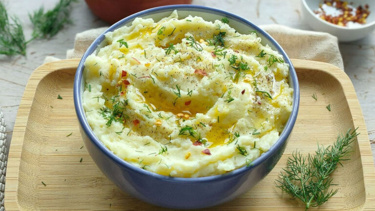 طرز تهیه پوره سیب زمینی با پیاز داغ و تخم مرغ