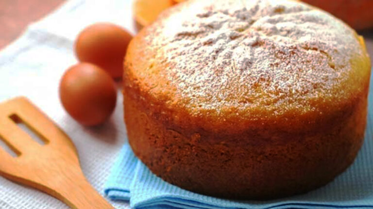 طرز تهیه کیک اسفنجی ۳ تخم مرغی بدون شیر