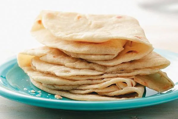 یک بشقاب نان تورتیلا