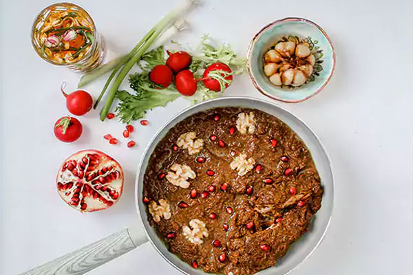 سرو خورش فسنجان با کدو حلوایی 