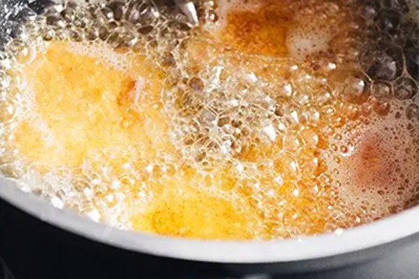 سرخ کردن ناگت مرغ با پنیر گودا در روغن