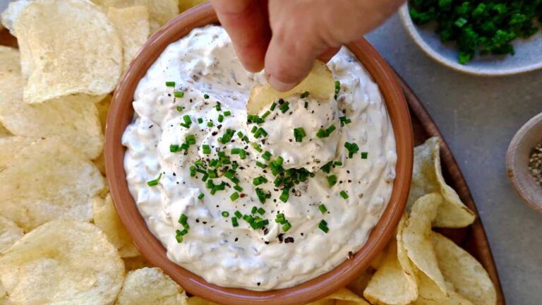 طرز تهیه دیپ خامه ترش و پیاز