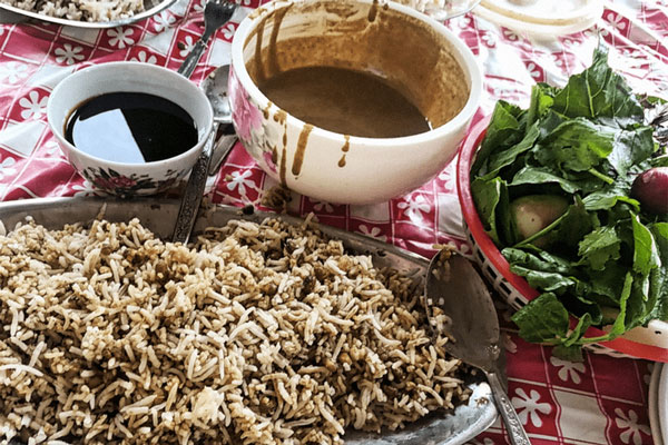 سرو آش ارده همراه با ارده و شیره خرما 
