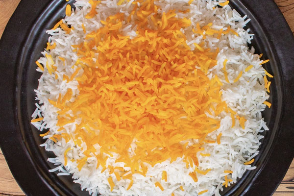 سرو برنج زعفرانی با روغن حیوانی 