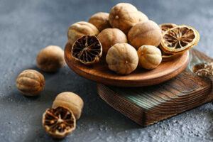 لیمو عمانی تمیز برای تهیه رب لیمو عمانی