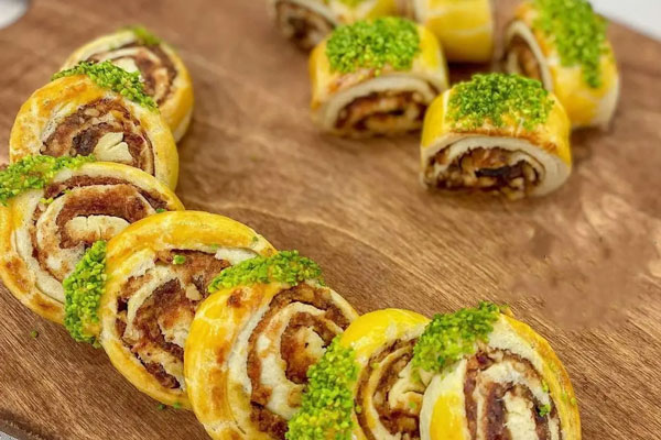 خاگینه تبریزی با خرما رولی 