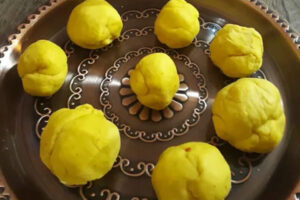 گلوله های خمیر شیرینی میان پر گیلانی