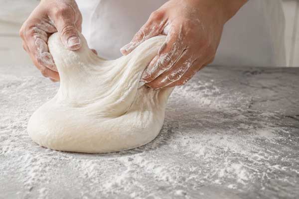 ورز دادن خمیر موچی بستنی