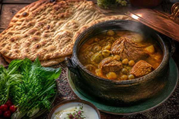 آبگوشت کلم قمری همدانی