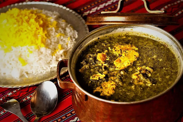 سرو ترشی تره با ماهی و برنج ایرانی