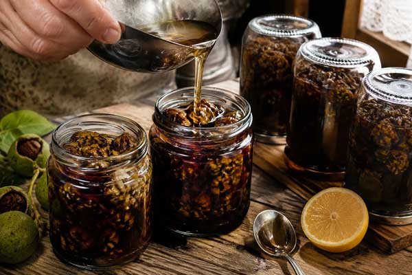 سرو و نگهداری مربا گردو تازه
