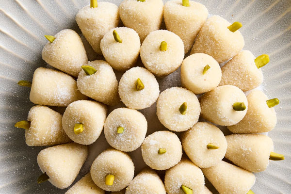 شیرینی توت بادامی سفید 