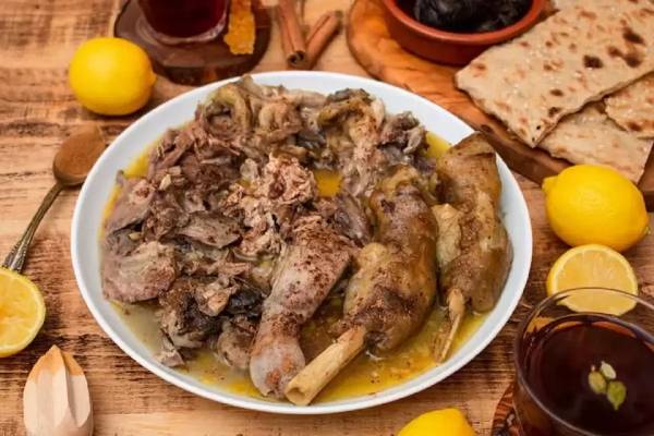 امعا و احشا و باقی مانده حیوانات در قدیم از غذاهای محبوب بودند اما امروزه چندان سالم دانسته نمی شوند. 