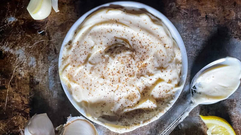 طرز تهیه سس سیر با مایونز