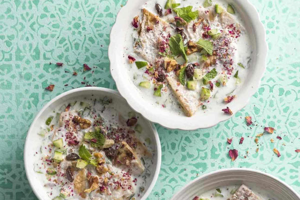آبدوغ خیار با نان خشک
