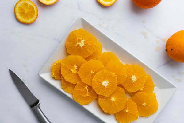 پرتقال بدون پوست حلقه ای برای تهیه مارمالاد هلو
