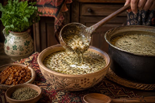 یک کاسه آش ترخینه لرستان