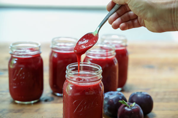 رب آلو خانگی در شیشه