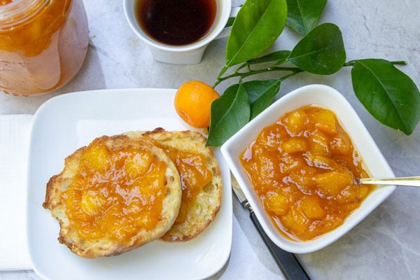 مارمالاد هلو روی نان