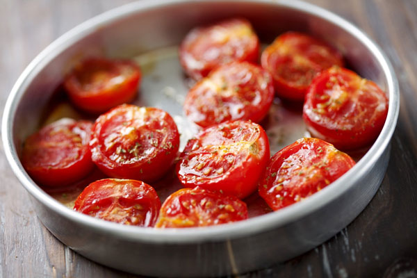 گوجه گیلاسی کانفی شده برای تهیه بروسکتای پستو