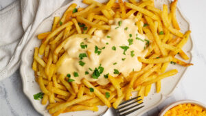 طرز تهیه سیب زمینی سرخ کرده با پنیر گودا