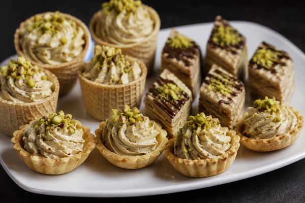 تزئین حلوا با نان بستنی و نان حلوا