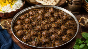 طرز تهیه خورشت داود پاشا با گوشت چرخ کرده