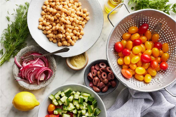 مواد اولیه مورد نیاز برای تهیه سالاد نخود