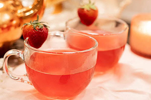 دمنوش مخصوص گل سرخ و توت فرنگی