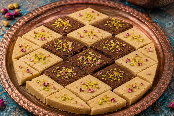 حلوا خشک دو رنگ قزوینی با پودر قند