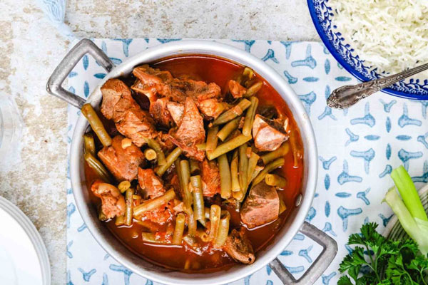 سرو خورشت لوبیا سبز با برنج