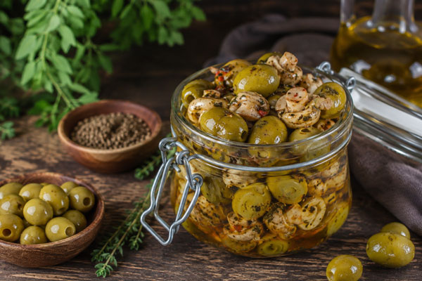 ترشی قارچ و زیتون