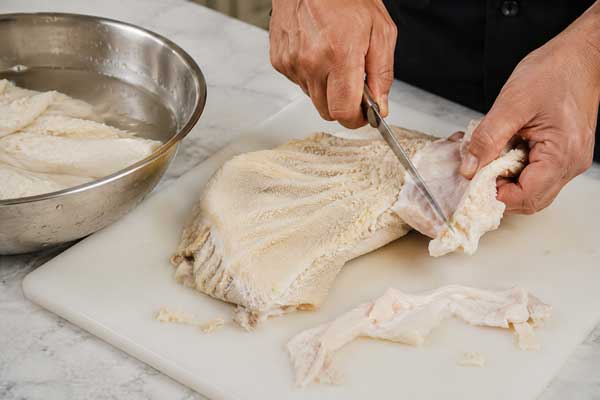 تمیز کردن شکمبه برای تهیه گیپای کرمان