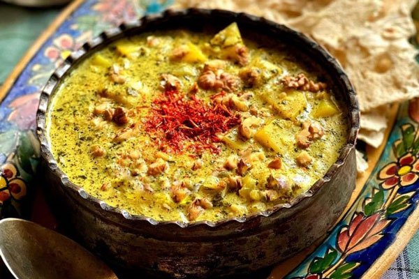 سرو اشکنه کشک تزیین شده 