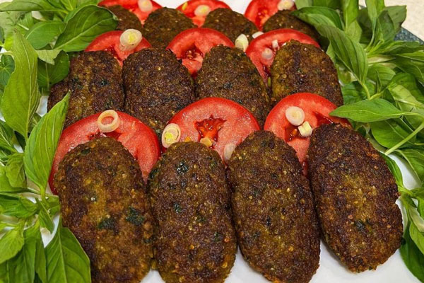 سرو کتلت بادمجان و سیب زمینی