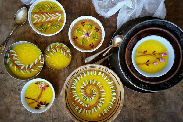 تزیین شله زرد با طرحهای هندسی و خلال پسته و بادام