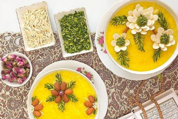تزئین شله زرد به شکل گل مینیاتوری با پرک بادام