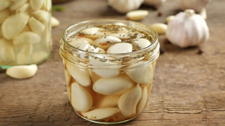 طرز تهیه سیر ترشی با سرکه سیب