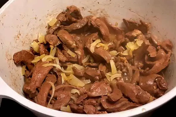 ترکیب دل مرغ با پیاز برای پخت جغور بغور