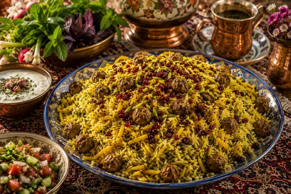 قنبرپلو شیرازی یک نمونه از پلوهای مخلوط  شهر شیراز 