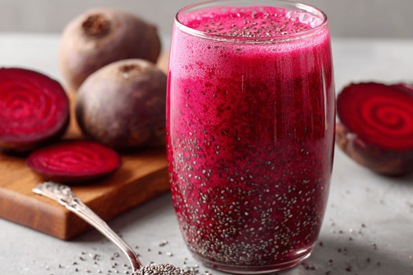  اسموتی لبو و دانه چیا در لیوان شیشه ای 