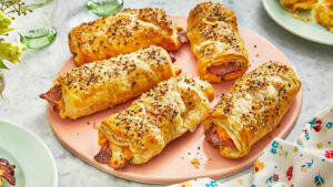 طرز تهیه رول کالباس و پنیر گودا