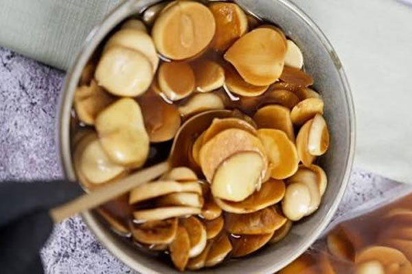 جوشاندن موسیر با سرکه