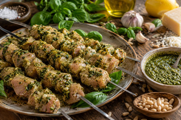 مرینت جوجه کباب با سس پستو
