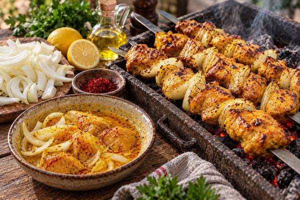 مرینت جوجه کباب زعفرانی با پیاز