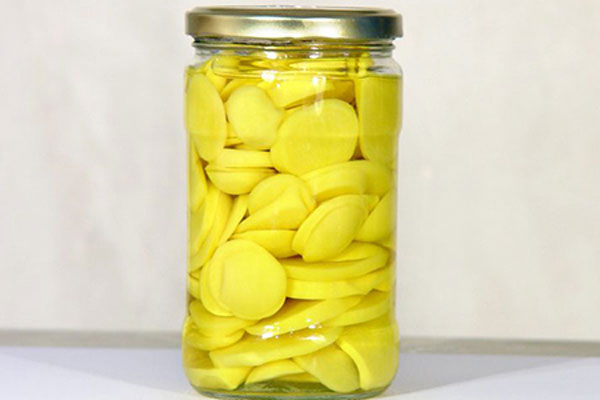 ترشی موسیر در شیشه