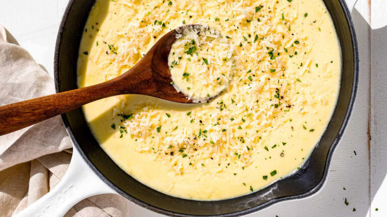 طرز تهیه سس سیر و پنیر پارمسان
