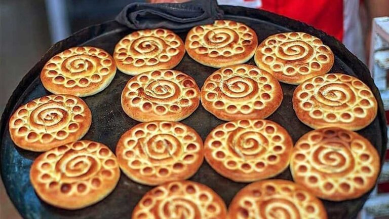 طرز تهیه کلوچه فومن خانگی