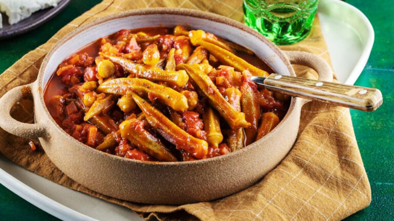 طرز تهیه خورشت بامیه با گوجه