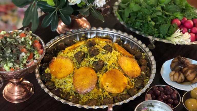 طرز تهیه کلم پلو با گوشت چرخ کرده